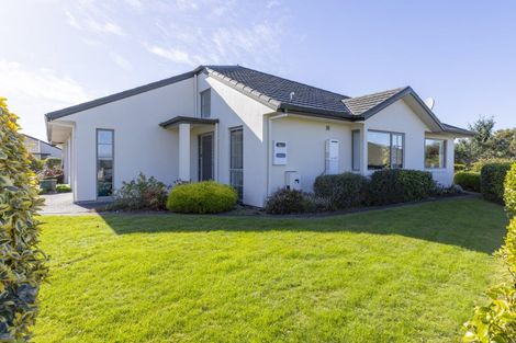 Photo of property in 44 Lakeridge Close, Rangatira Park, Taupo, 3330