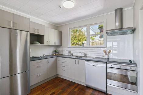 Photo of property in 15 Kahikatea Grove, Paparangi, Wellington, 6037