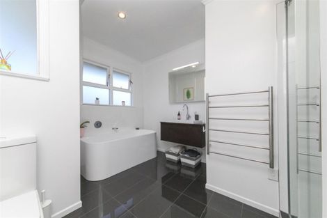 Photo of property in 10 Murray Road, Te Atatu Peninsula, Auckland, 0610