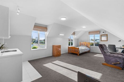 Photo of property in 76 Wai-iti Terrace, Bryndwr, Christchurch, 8052
