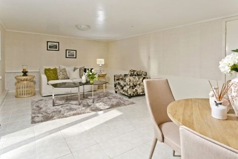 Photo of property in 96 Pupuke Road, Hillcrest, Auckland, 0627