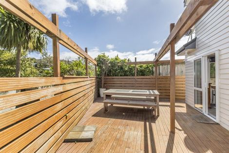 Photo of property in 16u7 Black Rock Road, Newlands, Wellington, 6037