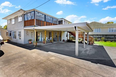 Photo of property in 9 Stokes Avenue, Te Atatu Peninsula, Auckland, 0610