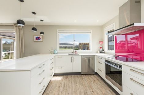 Photo of property in 6 Harold Place, Stoke, Nelson, 7011