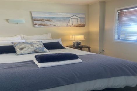 Photo of property in 46 Masterton Road, Rothesay Bay, Auckland, 0630