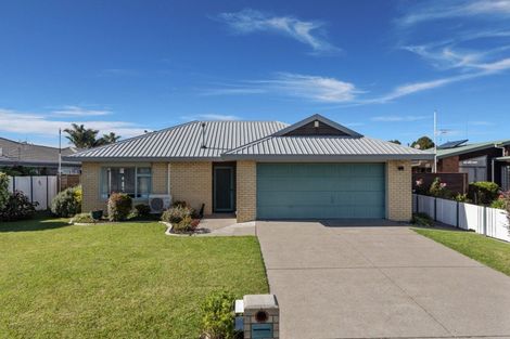 Photo of property in 6 Edgewater Grove, Whakatane, 3120
