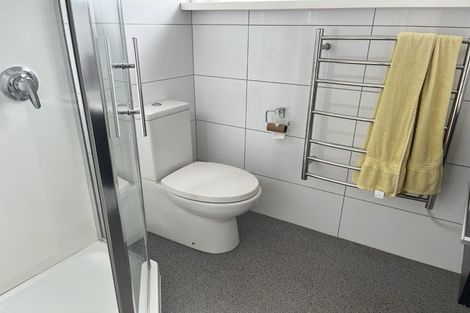 Photo of property in 54 Howard Road, Northcote, Auckland, 0627