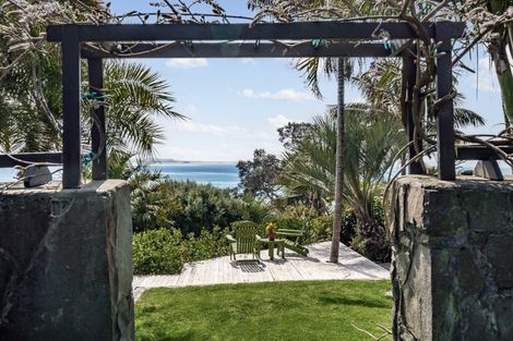 Photo of property in 33 Chelverton Terrace, Red Beach, 0932