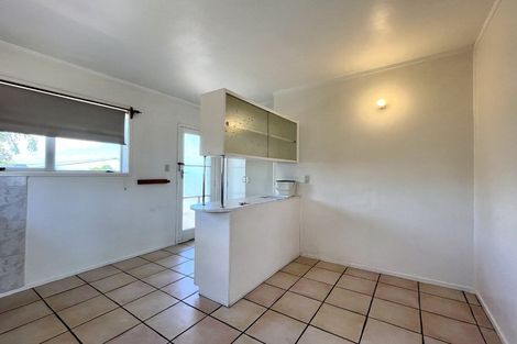 Photo of property in 1/21 Roberts Road, Te Atatu South, Auckland, 0610