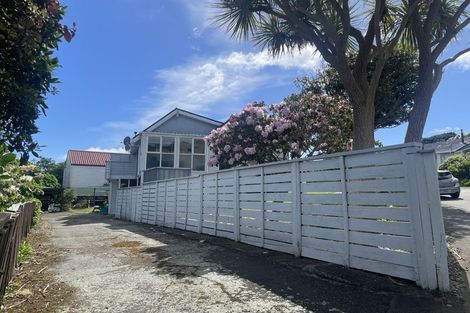 Photo of property in 15 Burdendale Grove, Churton Park, Wellington, 6037