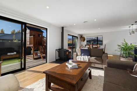 Photo of property in 32 Stratford Drive, Mount Pisa, Cromwell, 9383