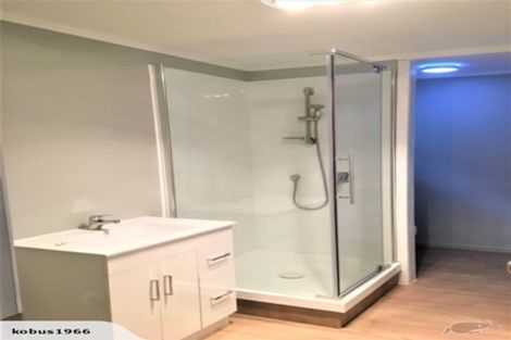 Photo of property in 121 Ennis Avenue, Pakuranga Heights, Auckland, 2010