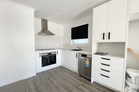 Photo of property in 2u2 Searancke Place, Fairfield, Hamilton, 3214