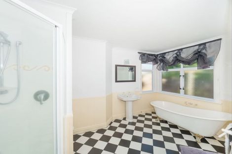 Photo of property in 50c Maunganui Road, Mount Maunganui, 3116