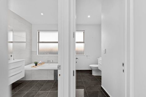 Photo of property in 14 Crown Close, Prebbleton, 7604