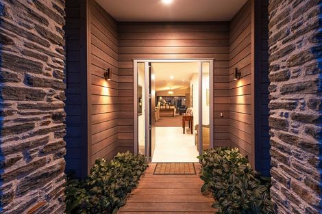 Photo of property in 16 Edgewood Place, Wanaka, 9305