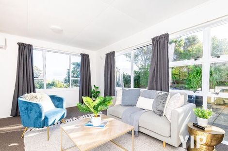 Photo of property in 9 Omega Street, Newlands, Wellington, 6037