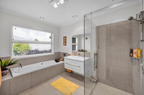 Photo of property in 27 Montague Grove, Stratford, 4332