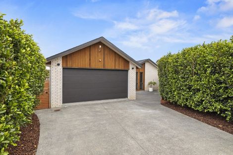 Photo of property in 11 Kahu Close, Orewa, 0931
