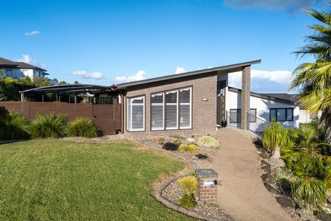 Photo of property in 77 San Marino Drive West, Henderson, Auckland, 0612
