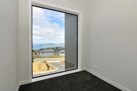 Photo of property in 7a Grumman Lane, Newlands, Wellington, 6037