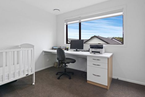 Photo of property in 9 Koiora Lane, Long Bay, Auckland, 0630