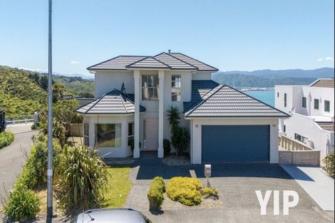 Photo of property in 45 Tamworth Crescent, Newlands, Wellington, 6037