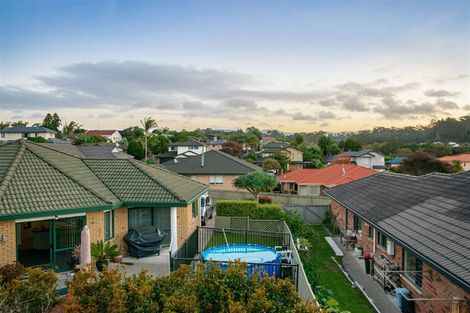 Photo of property in 17 Fleetwood Drive, Henderson, Auckland, 0612