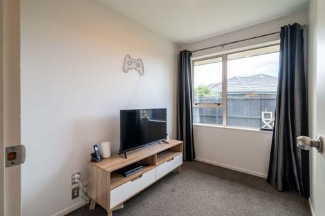 Photo of property in 10 Peel Close, Rolleston, 7614