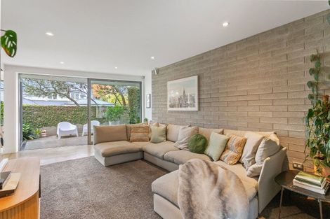 Photo of property in 33a Stanley Point Road, Stanley Point, Auckland, 0624