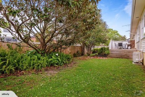 Photo of property in 2/55 Sylvia Road, Hillcrest, Auckland, 0627