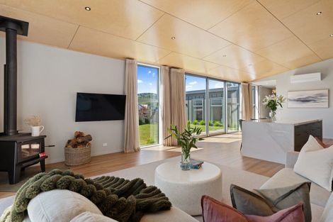 Photo of property in 13 Barnfields Close, Halswell, Christchurch, 8025