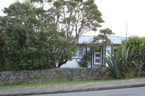 Photo of property in 49 Cotswold Crescent, Newlands, Wellington, 6037