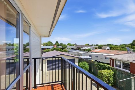 Photo of property in 15 Wychwood Crescent, Bishopdale, Christchurch, 8053