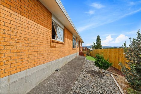 Photo of property in 35e Edmonton Road, Henderson, Auckland, 0612