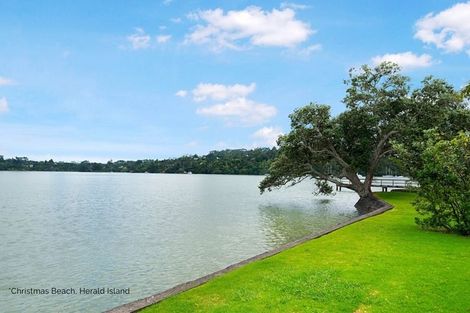 Photo of property in 28 Ferry Parade, Herald Island, Auckland, 0618