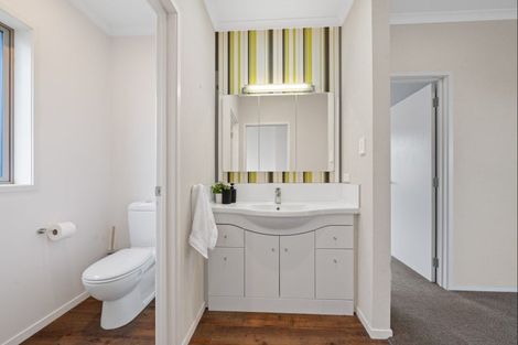 Photo of property in 5b Tupuhi Place, Highlands Park, New Plymouth, 4312