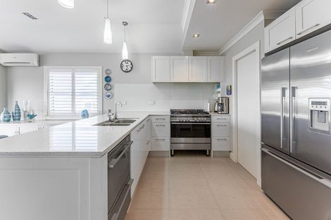 Photo of property in 18 Panorama Heights, Orewa, 0931