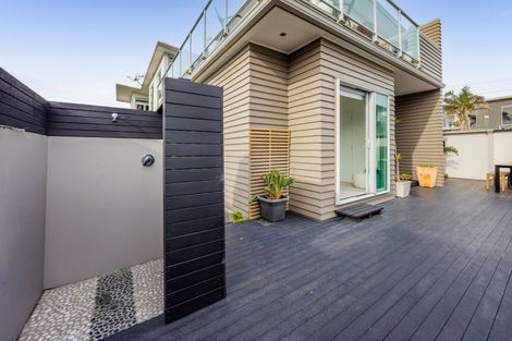 Photo of property in 2/5 Beach Street, Fitzroy, New Plymouth, 4312