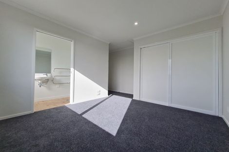 Photo of property in 8/5 Peachgrove Road, Te Atatu Peninsula, Auckland, 0610