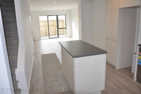 Photo of property in 14/9u Surrey Street, Tawa, Wellington, 5028
