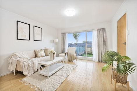 Photo of property in 2/43 Rimu Street, New Lynn, Auckland, 0600