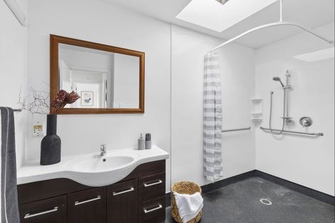 Photo of property in 2/201 Victoria Street, Cambridge, 3434