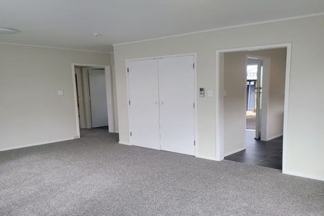 Photo of property in 2/13 Dolbear Street, Titirangi, Auckland, 0604