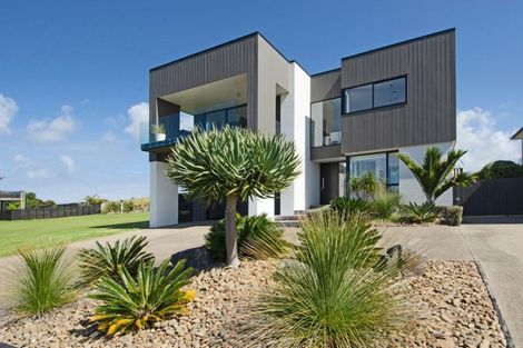 Photo of property in 68 Mangatawhiri Road, Omaha, 0986