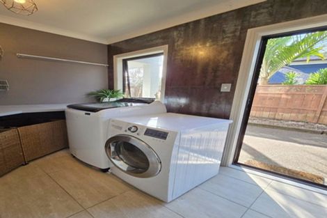 Photo of property in 21 Dressage Lane, Greenhithe, Auckland, 0632