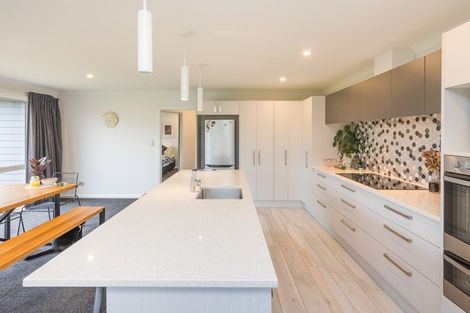 Photo of property in 10 Silicon Way, Fitzherbert, Palmerston North, 4410