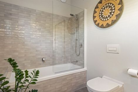 Photo of property in 17b Rangitoto Terrace, Milford, Auckland, 0620