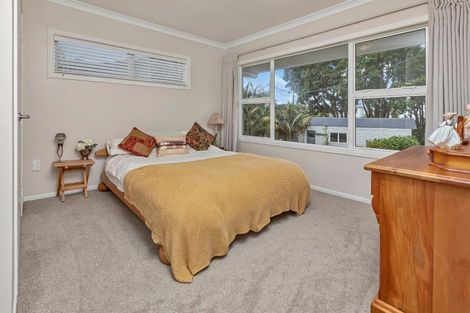 Photo of property in 22 Karoro Road, One Tree Point, 0118