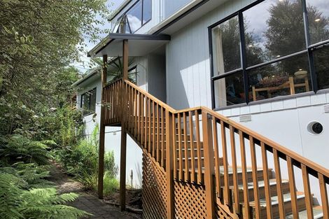 Photo of property in 21 Pohutukawa Avenue, Red Beach, 0932